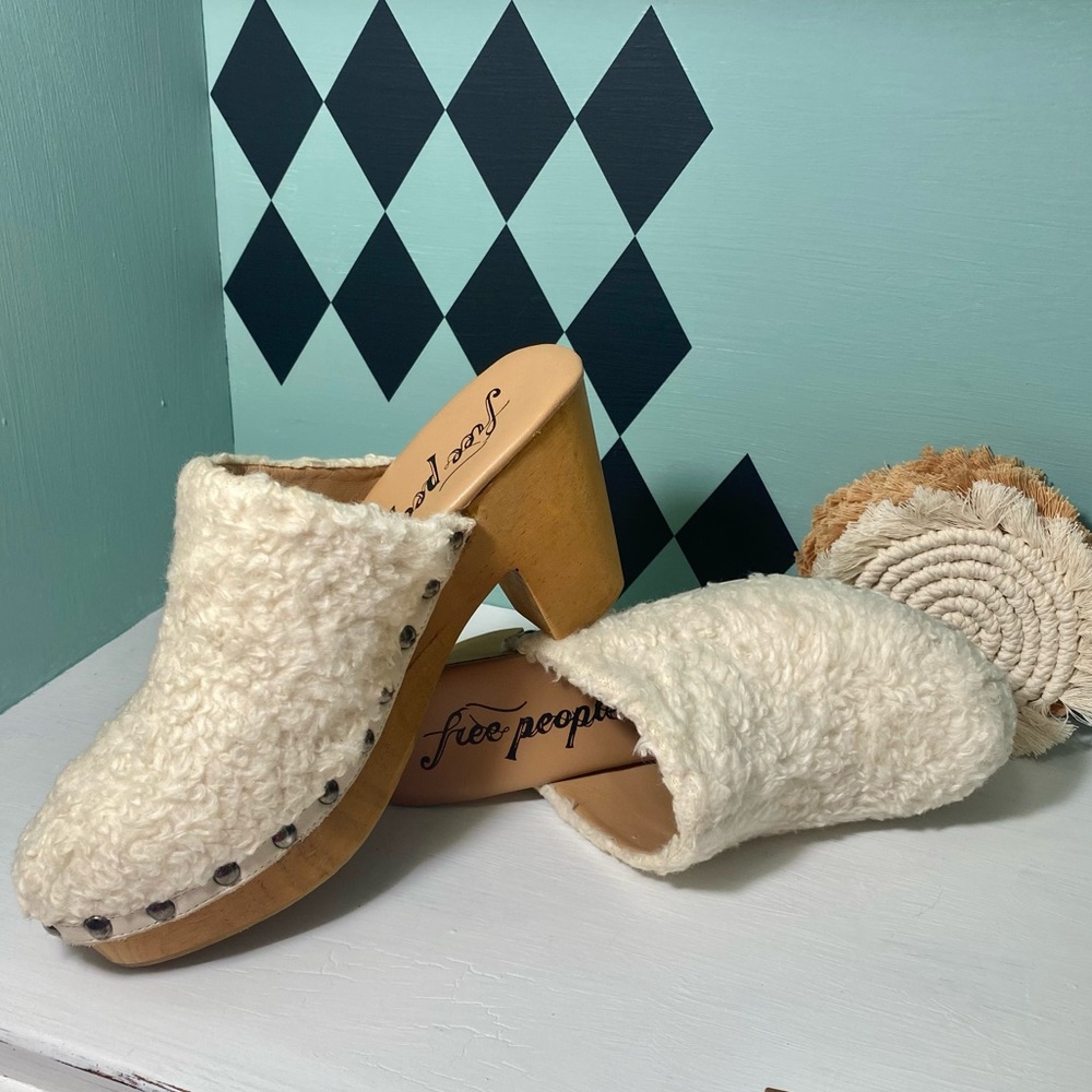 Free People Cream Sherpa Mule Clogs Size 38 (7.5)